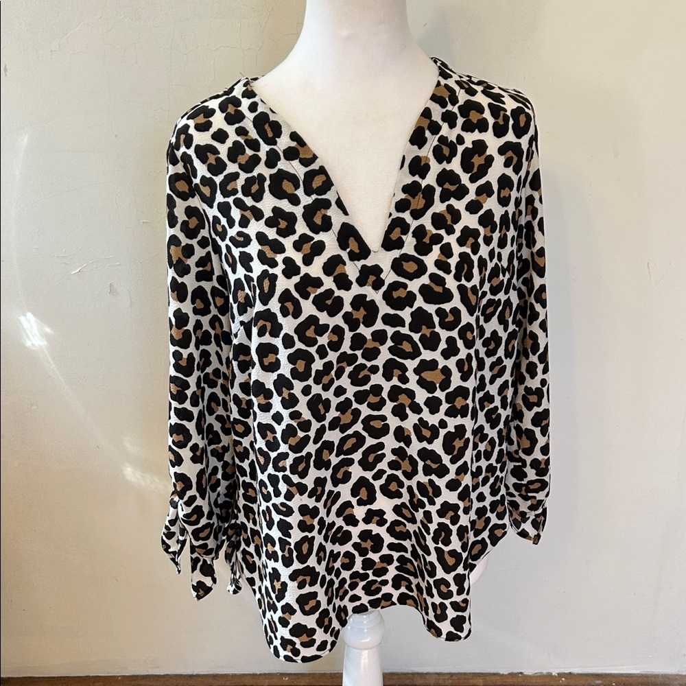 Michael Michael Kors Leopard Print V-Neck long sleeve blouse Size S EUC